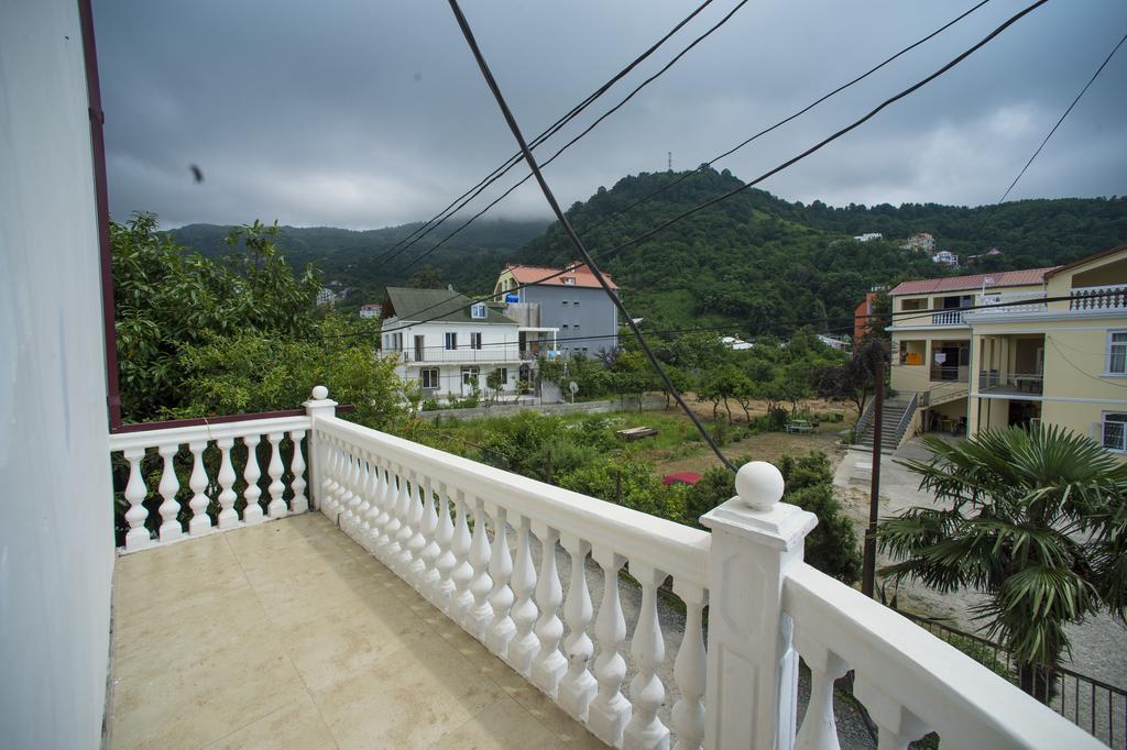 Beliy Dom Kvariati Exterior foto